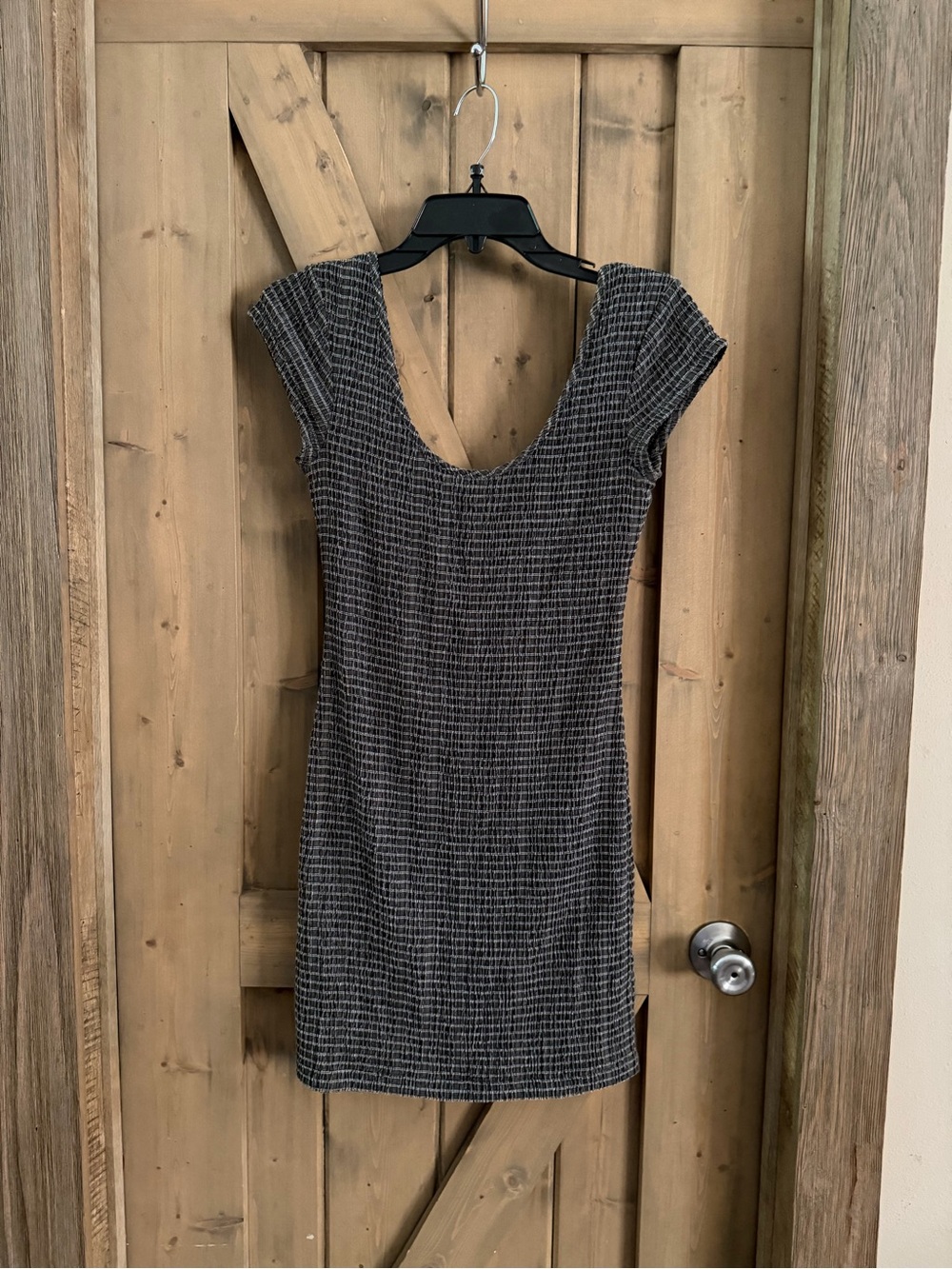 Free People Gray Textured Geometric Bodycon Scoop
Neck & back Mini Dress S